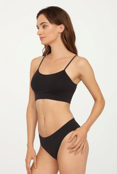 Top s tenkými ramienkami - čierny